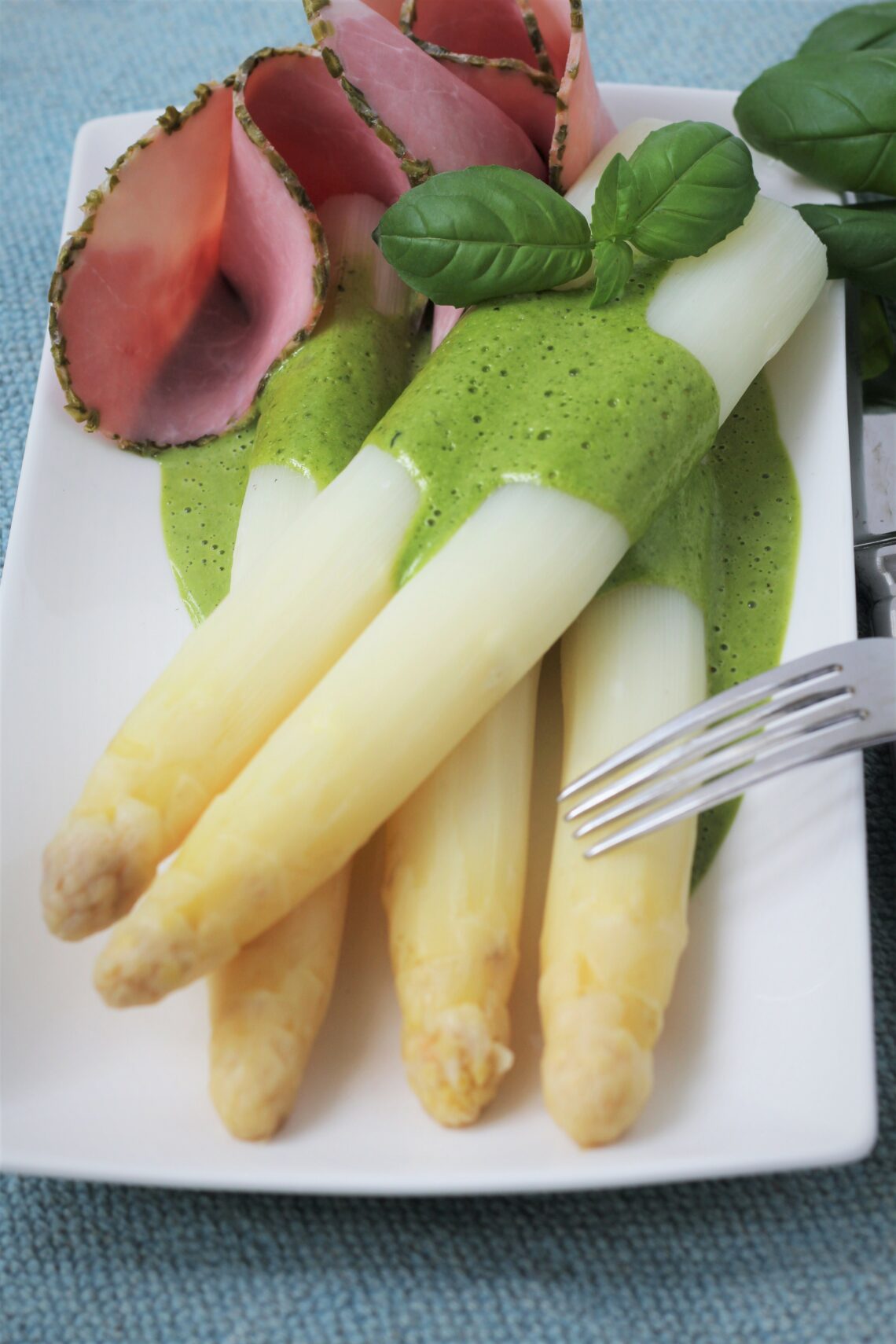 Rezept: Spargel Mit Basilikumsoße-super Lecker