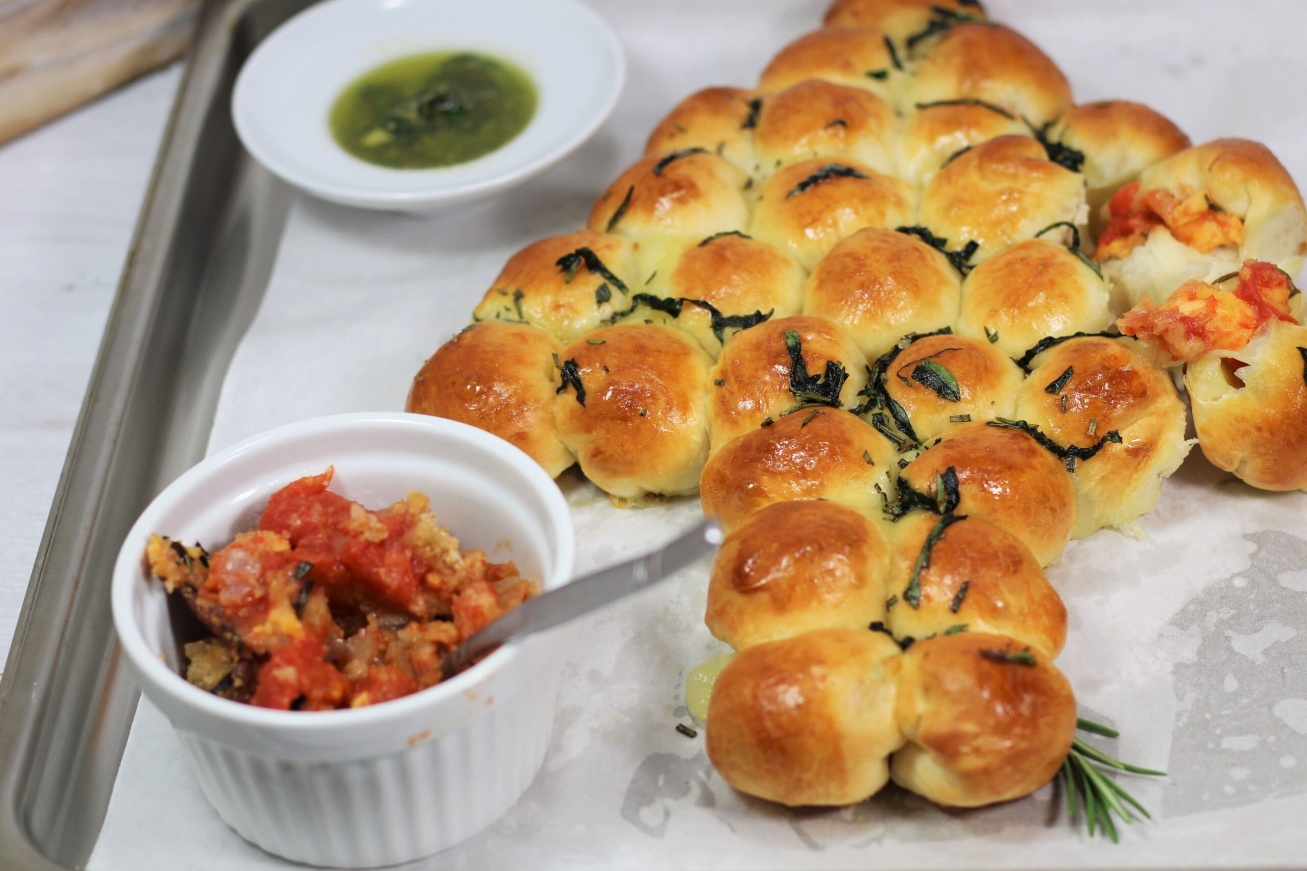 Gefüllte Pizza-Brötchen - Eine Prise Salz