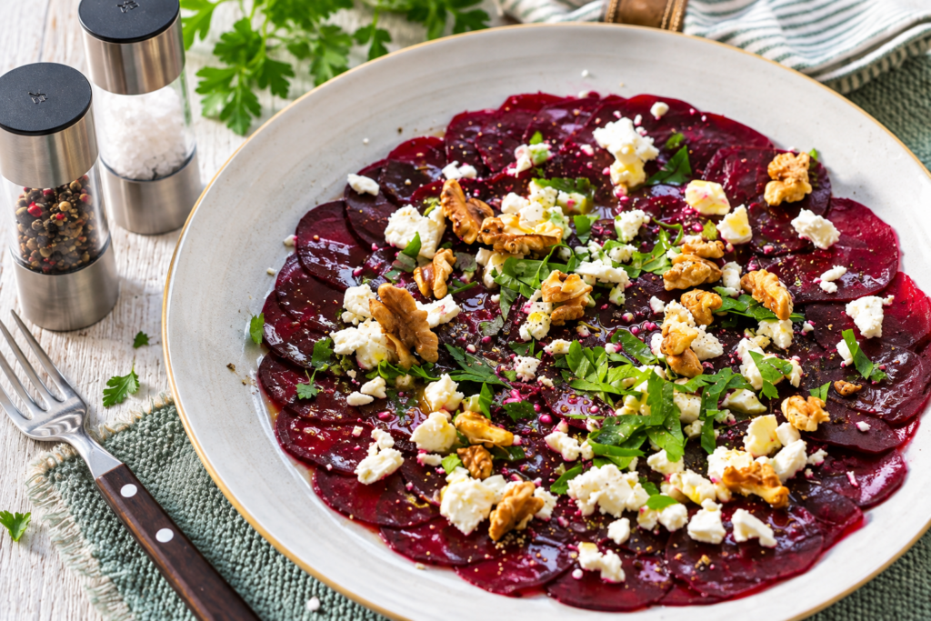 Rote Beete Carpaccio - mit Feta und Walnüssen