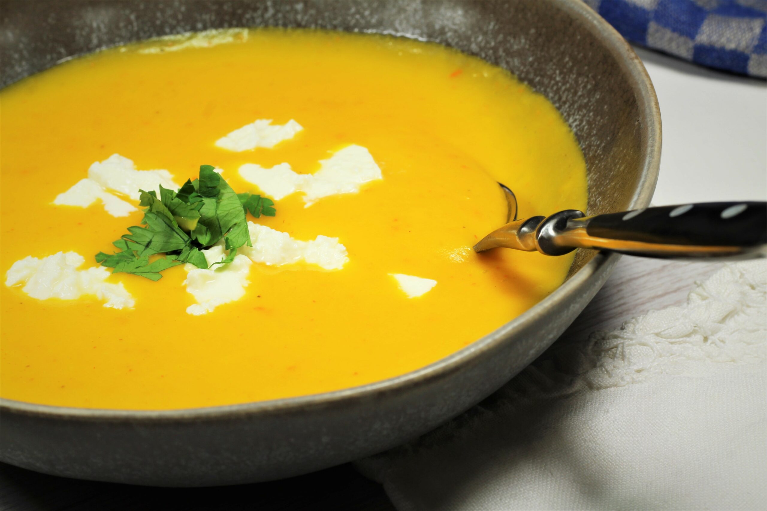 Kürbis Suppe - Feierabendrezept mit Feta - Eine Prise Salz