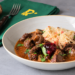 Wildgulasch mit Pilzen, Preiselbeeren und Sauerkraut