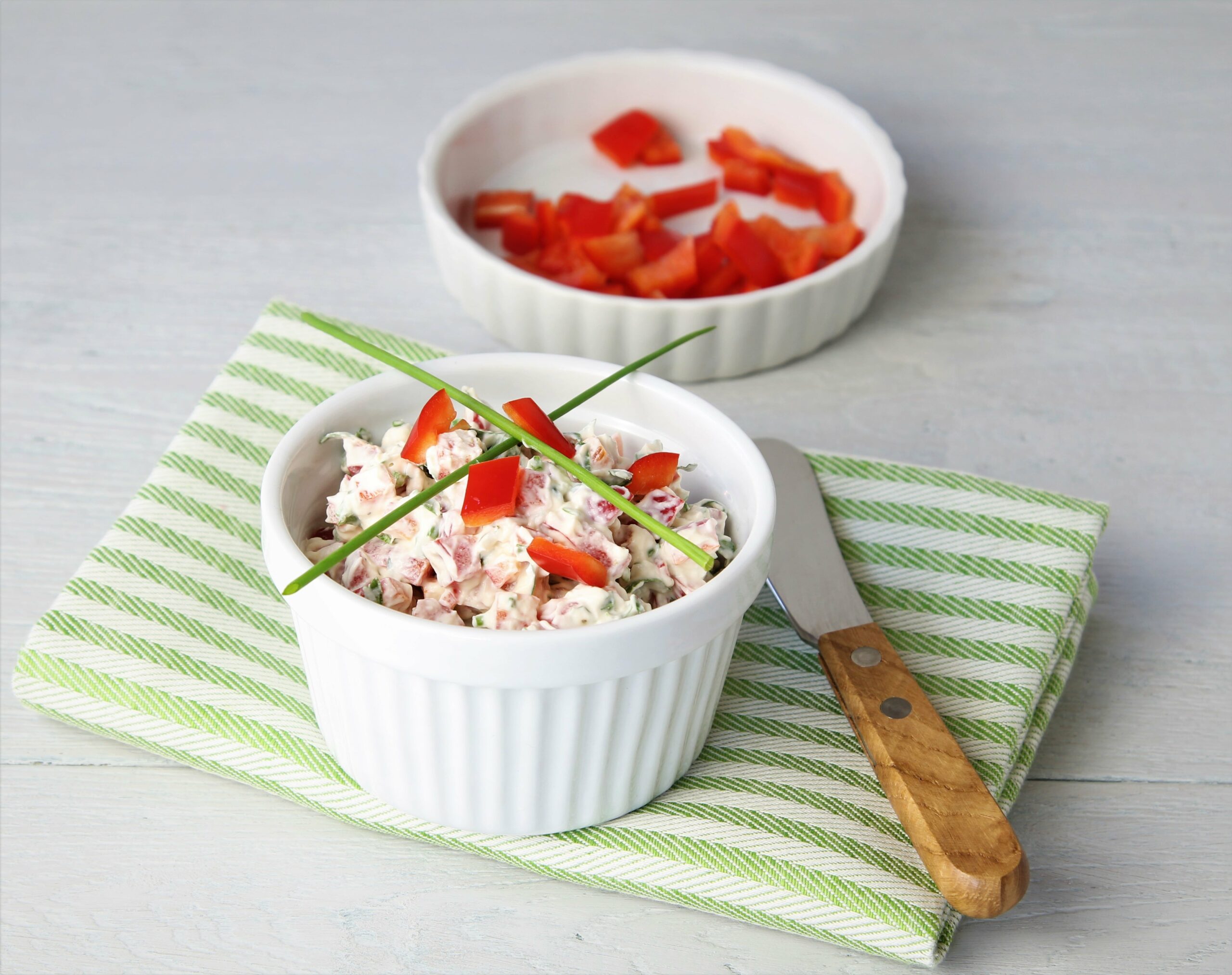 Frischkäse-Dip - so lecker flott gemacht - Eine Prise Salz