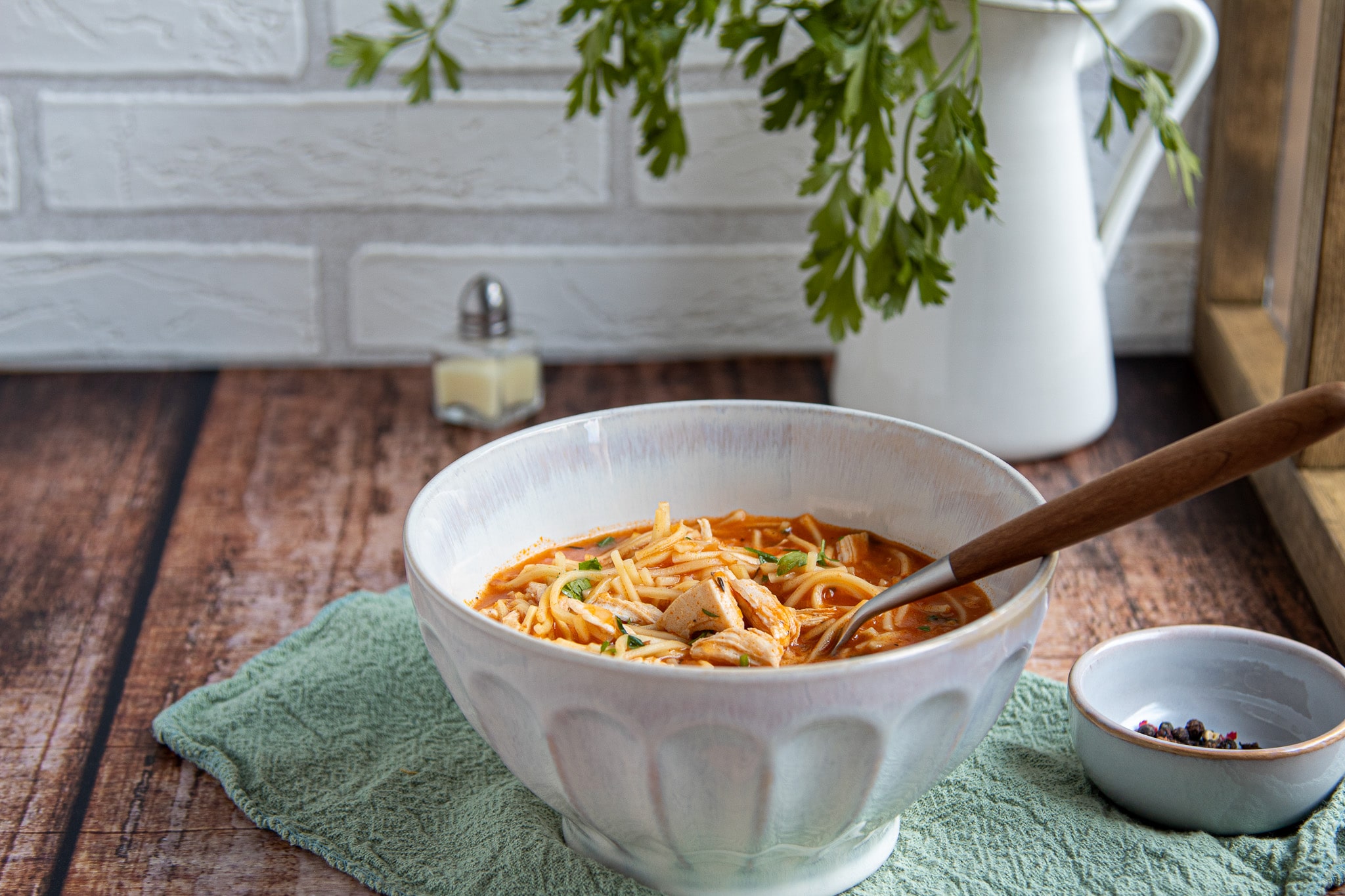 Hühnersuppe-Rezept - in Tomatensoße - Eine Prise Salz