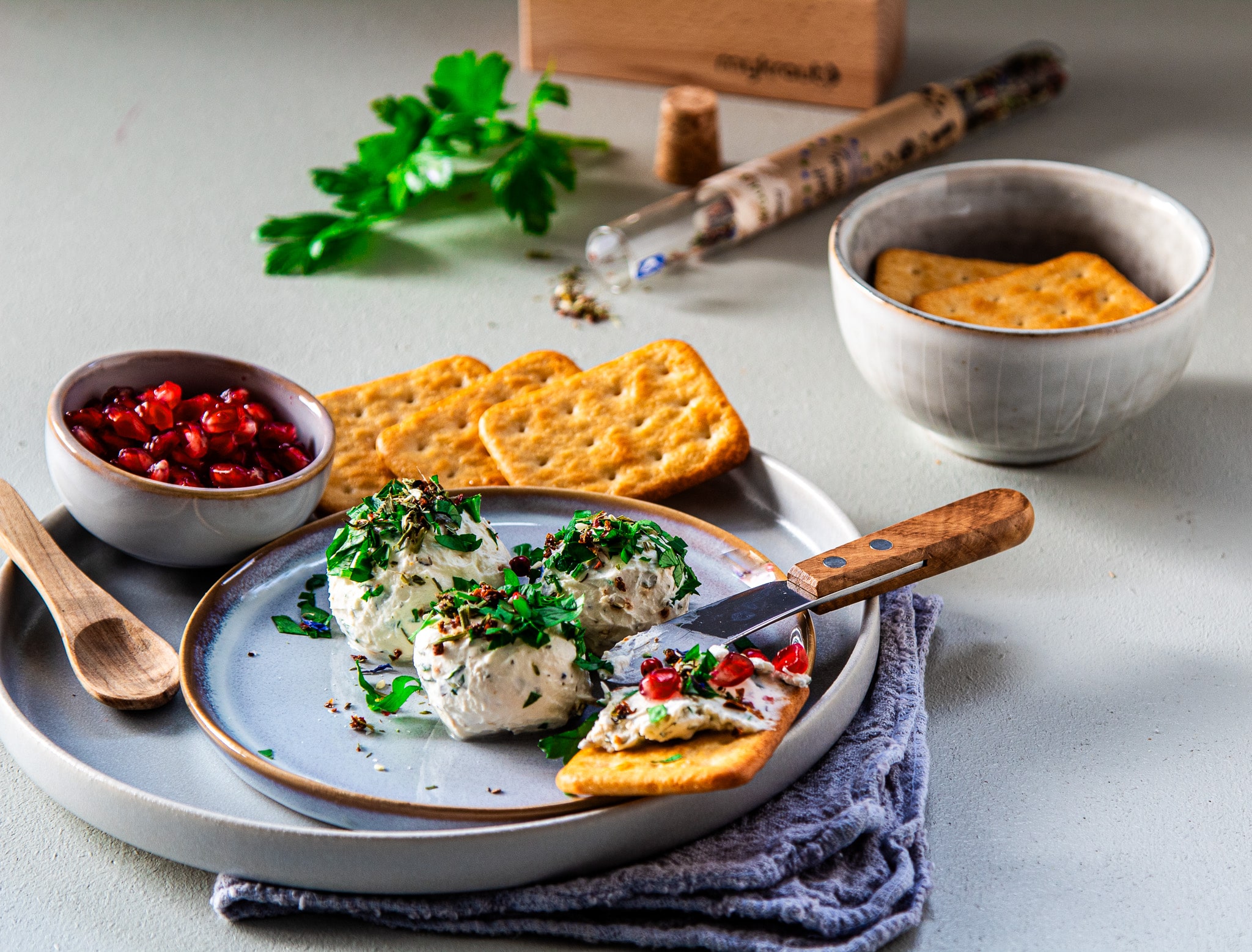 Dip mit Frischkäse - und Kräutermischung - Eine Prise Salz