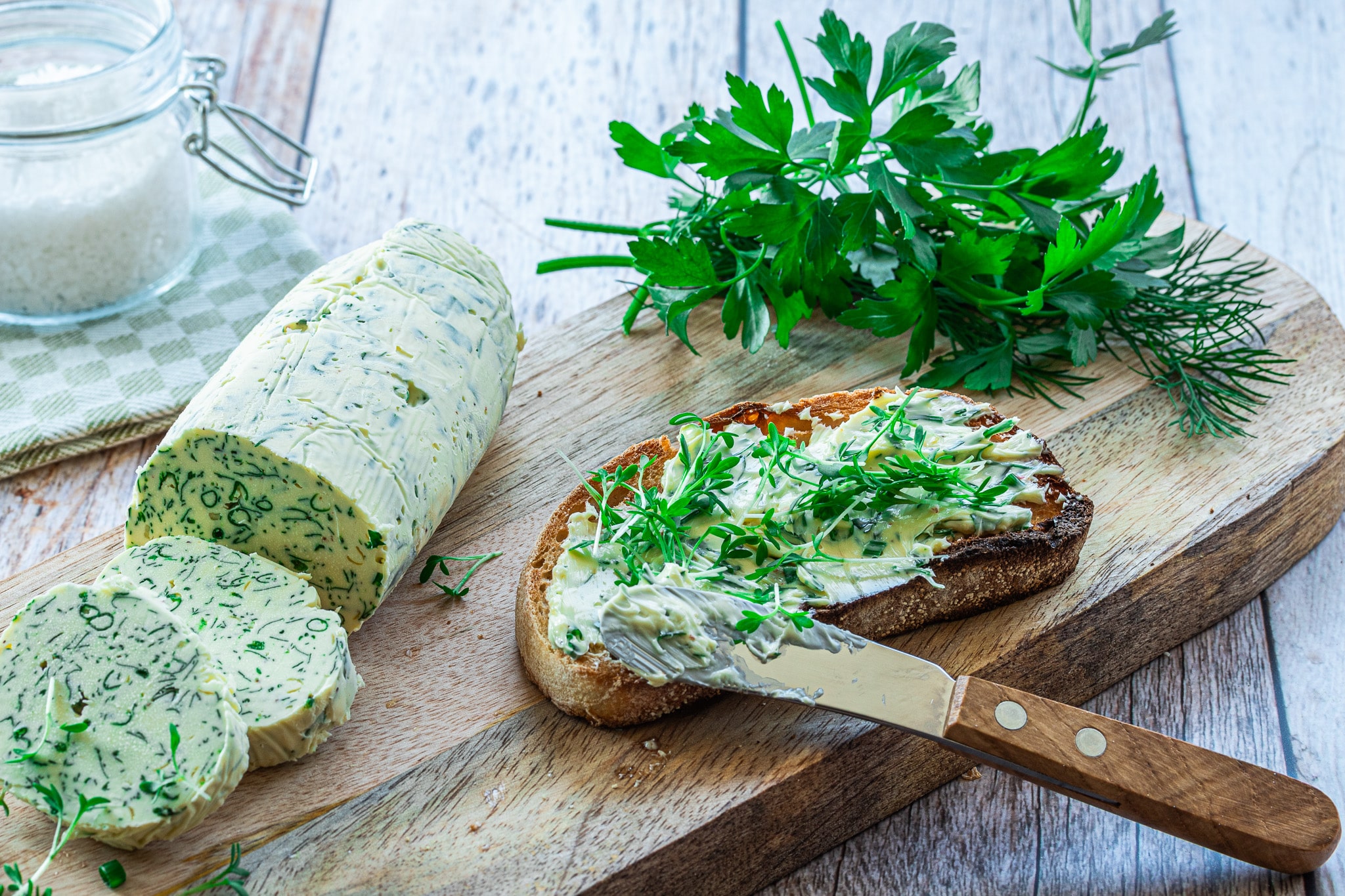 Kräuterbutter Rezept - so einfach geht`s - Eine Prise Salz