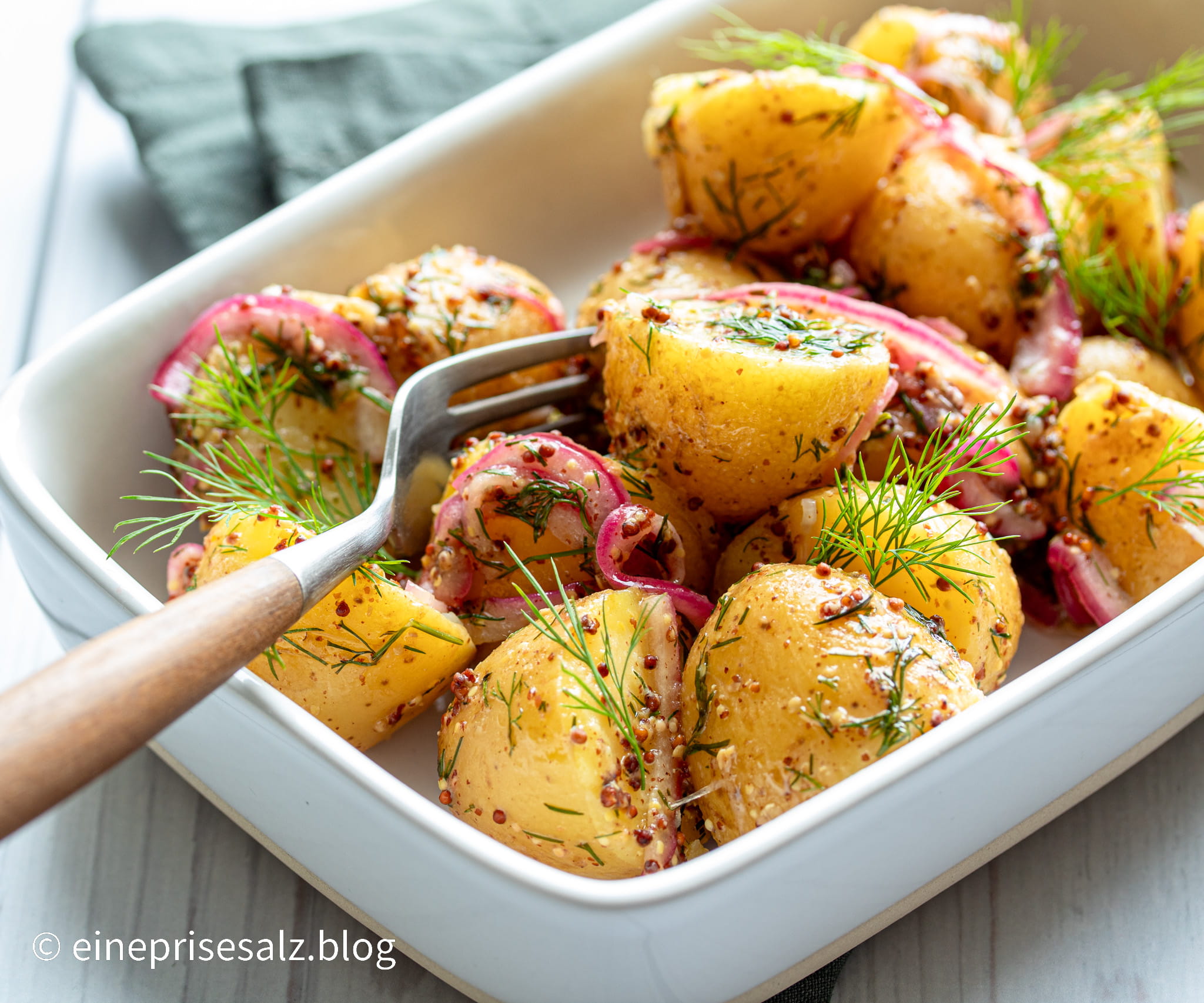 Lauwarmer Kartoffelsalat - einfach und schnell - Eine Prise Salz