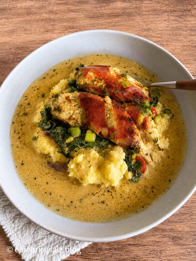 Bacon-Hähnchen in Spinat-Sahne-Sauce mit Kartoffelpüree“