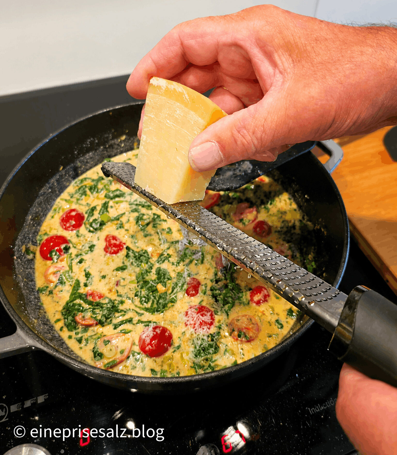 Spinat-Sahne-Sauce mit Parmesan