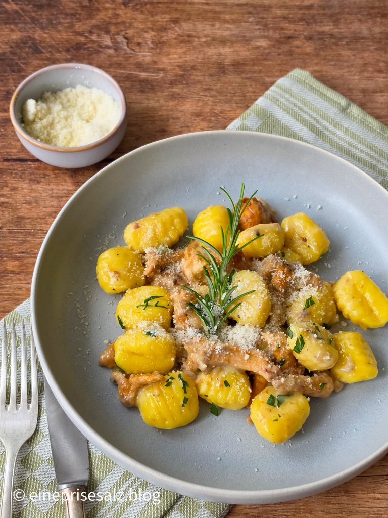 Gnocchi mit Pfifferlingen in cremiger Sauce mit Parmesan
