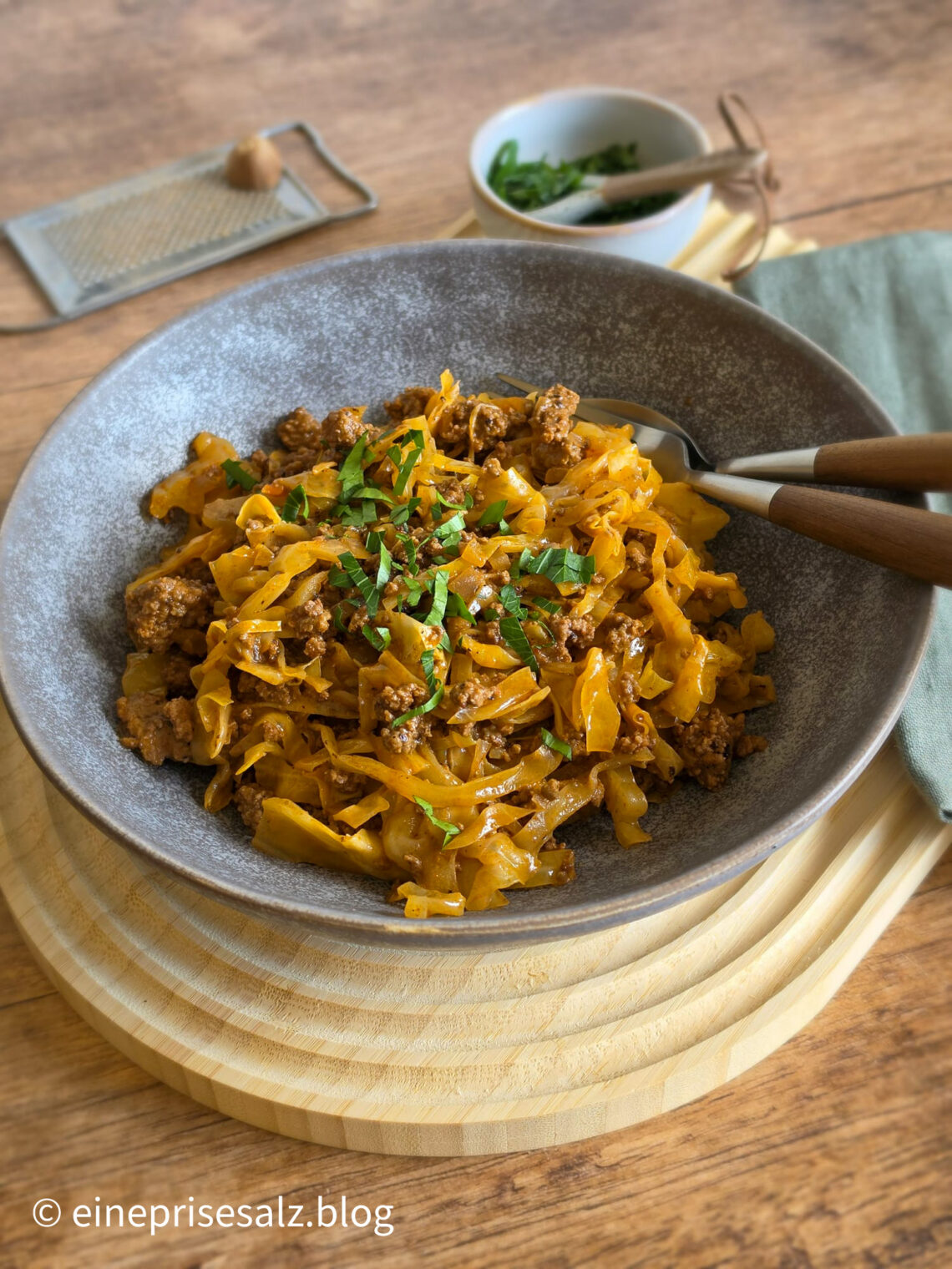 Spitzkohl mit Rinderhackfleisch und Petersilie