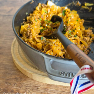 Spitzkohlpfanne mit Hackfleisch und würziger Sauce