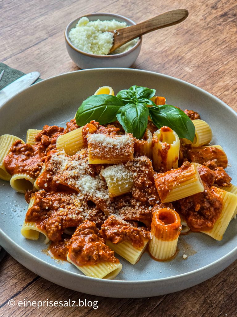 Cremige Hackfleischpasta mit würziger Hackfleischsoße